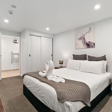 Lakeside Living - Modern 2-Bedroom Apartment Queenstown Bagian luar foto