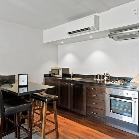Lakeside Living - Modern 2-Bedroom Apartment Queenstown Bagian luar foto
