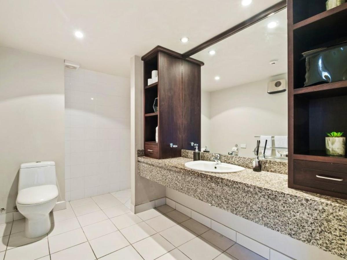 Lakeside Living - Modern 2-Bedroom Apartment Queenstown Bagian luar foto