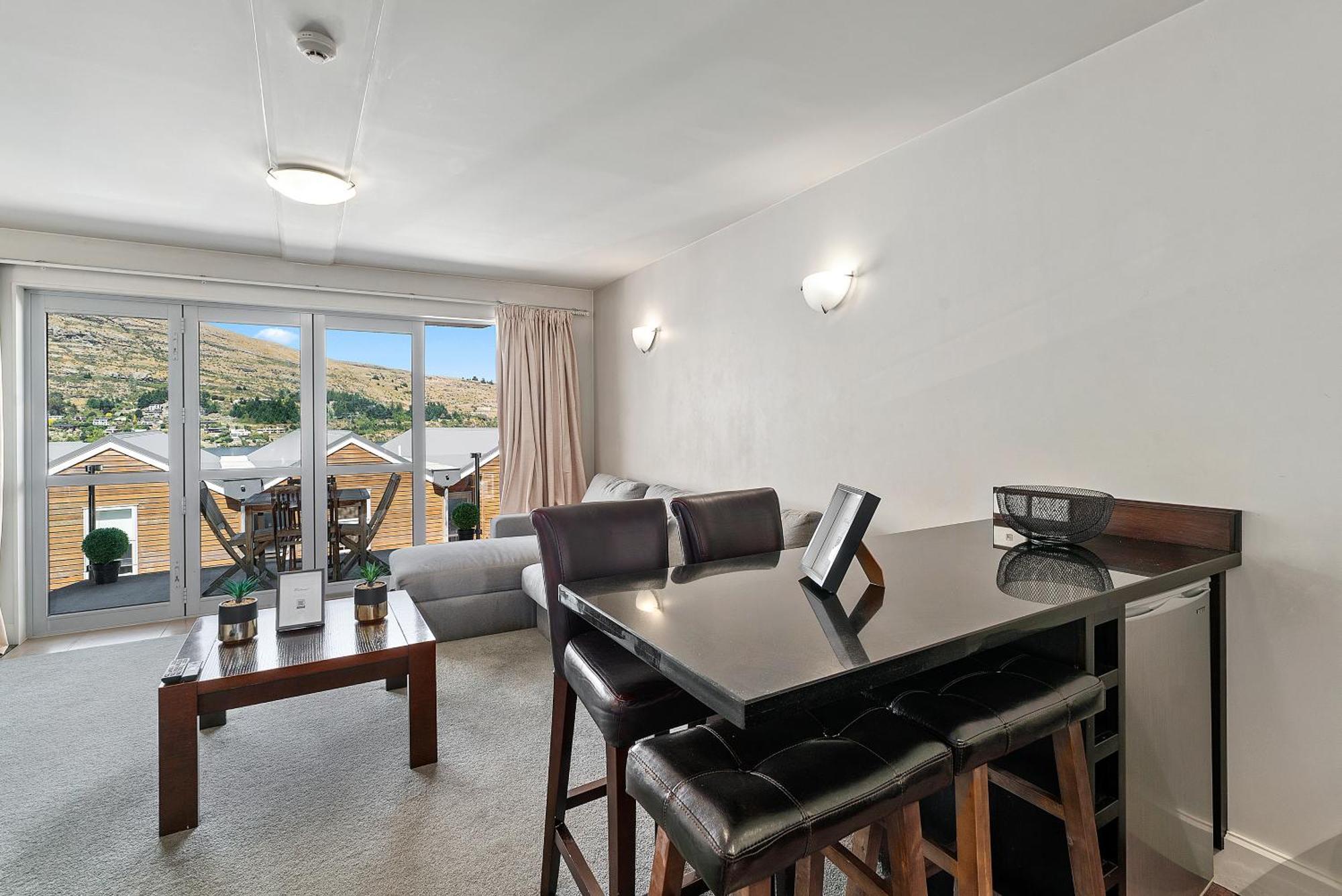 Lakeside Living - Modern 2-Bedroom Apartment Queenstown Bagian luar foto