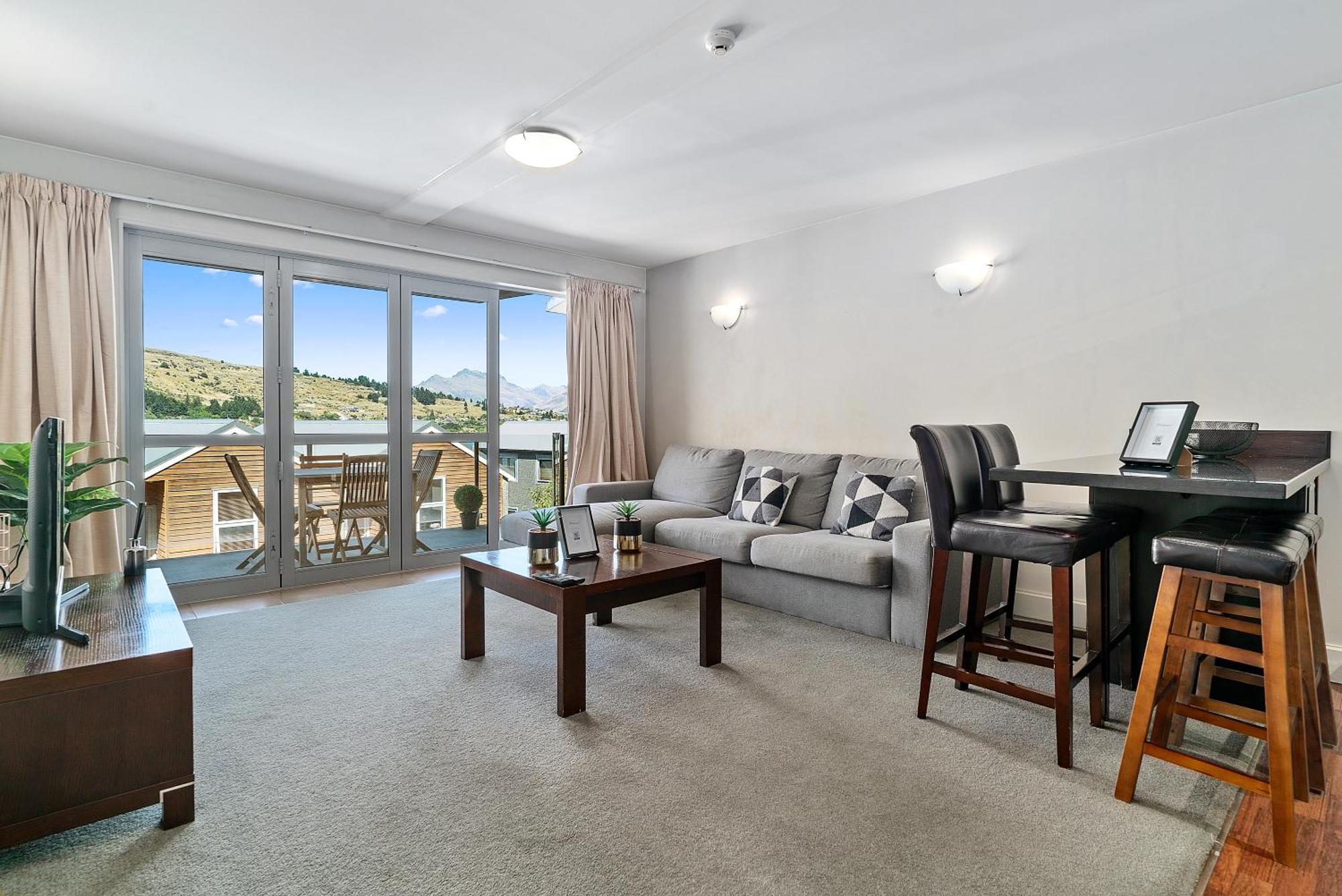 Lakeside Living - Modern 2-Bedroom Apartment Queenstown Bagian luar foto
