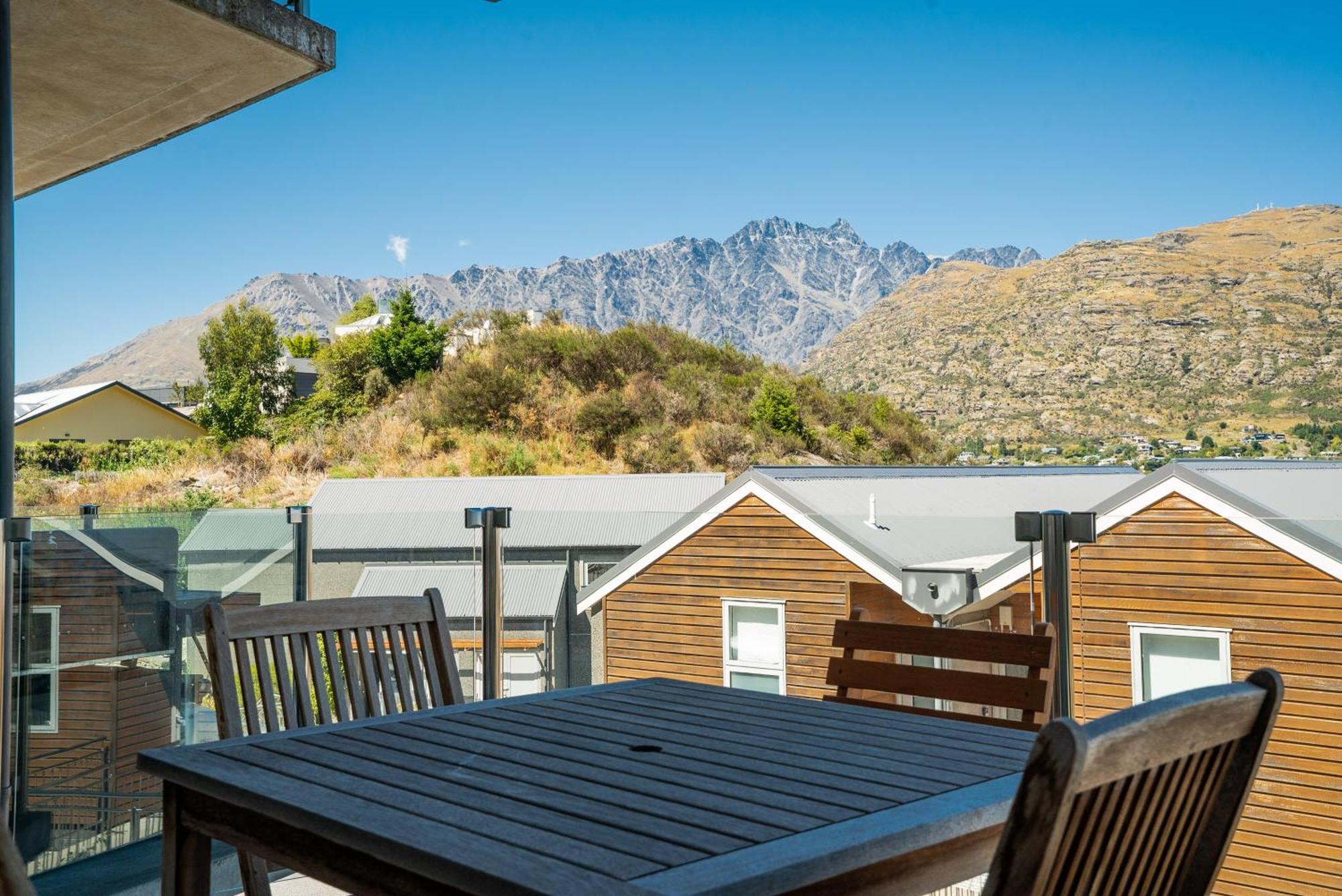 Lakeside Living - Modern 2-Bedroom Apartment Queenstown Bagian luar foto